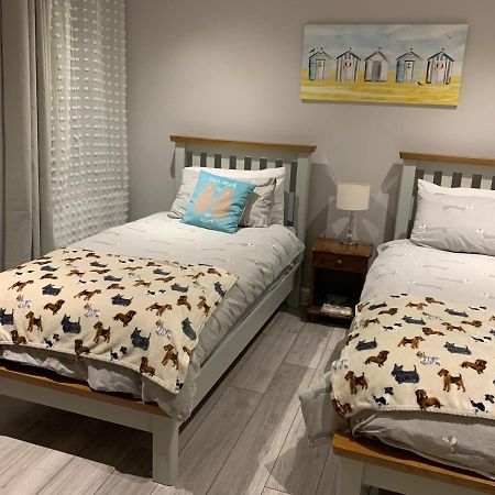 Cosy 3 Bedroom Apartment In Central Portrush With Sea Views 외부 사진