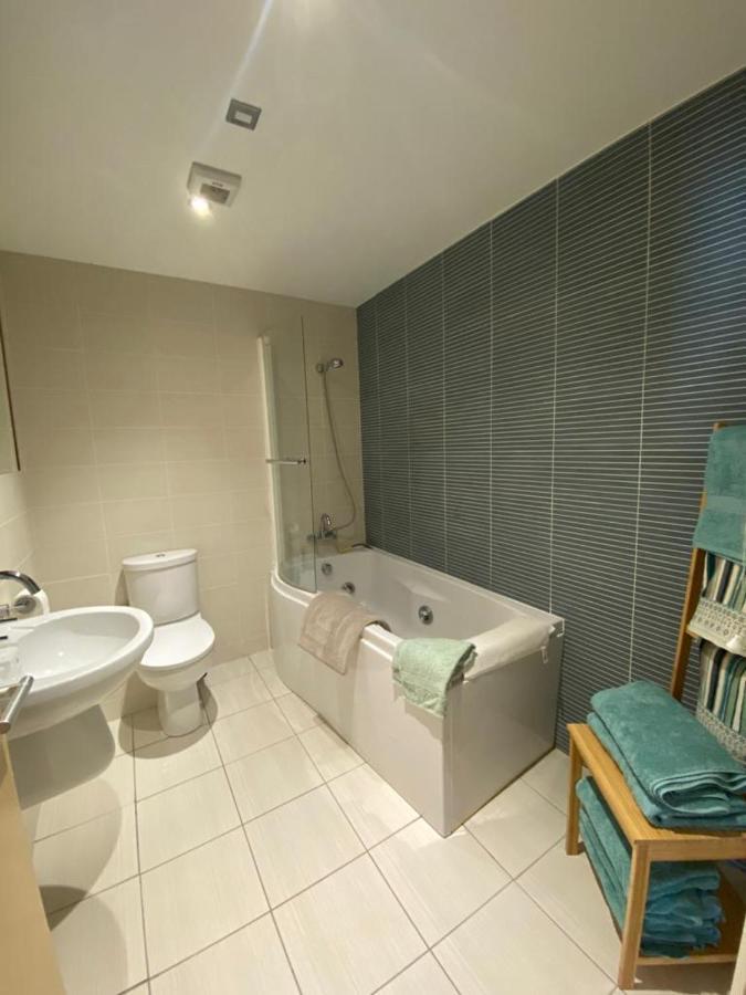Cosy 3 Bedroom Apartment In Central Portrush With Sea Views 외부 사진