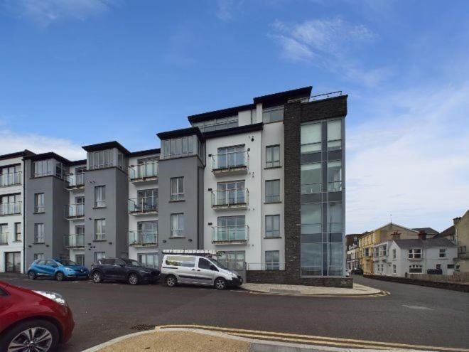 Cosy 3 Bedroom Apartment In Central Portrush With Sea Views 외부 사진