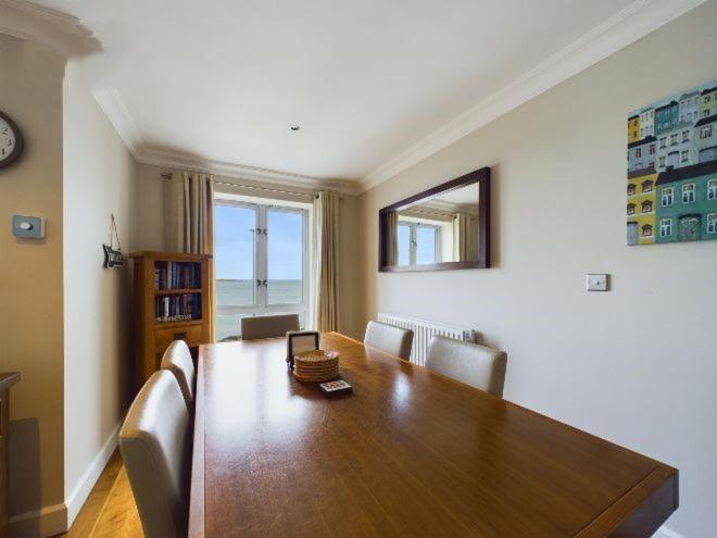 Cosy 3 Bedroom Apartment In Central Portrush With Sea Views 외부 사진