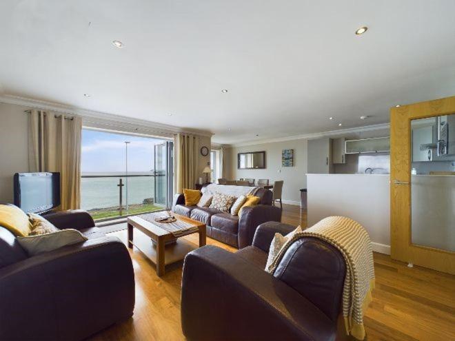 Cosy 3 Bedroom Apartment In Central Portrush With Sea Views 외부 사진